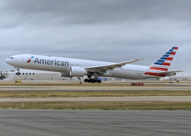 BOEING 777-300ER (N720AN)