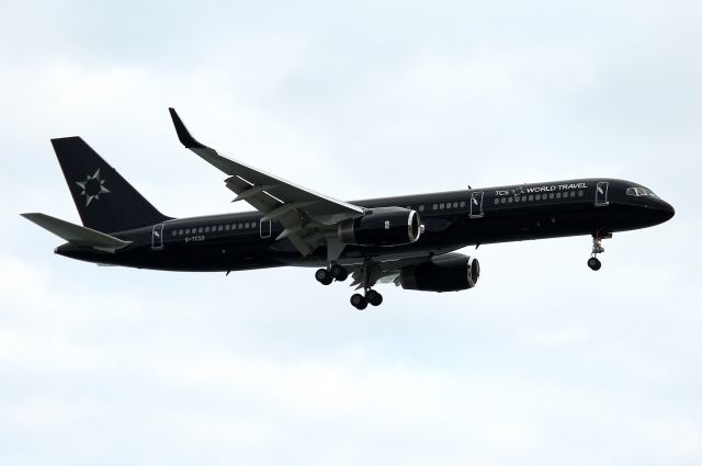 Boeing 757-200 (G-TCSX) - TCS World Travel Victor India Papa 16 arriving on 27