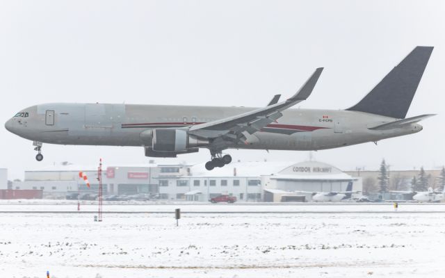 BOEING 767-300 (C-FCPD)