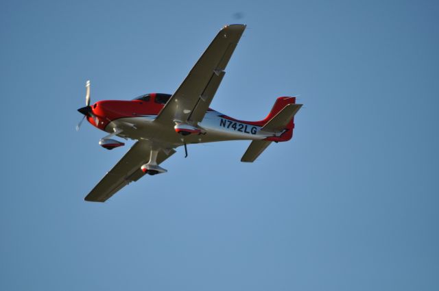 Cirrus SR-22 (N742LG)