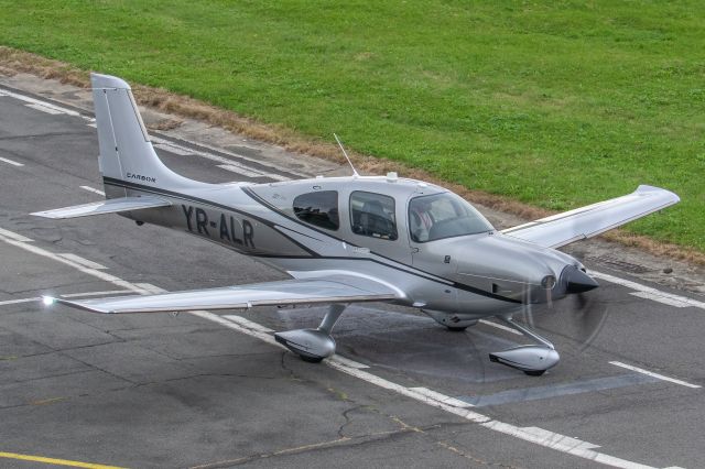 Cirrus SR-22 (YR-ALR)