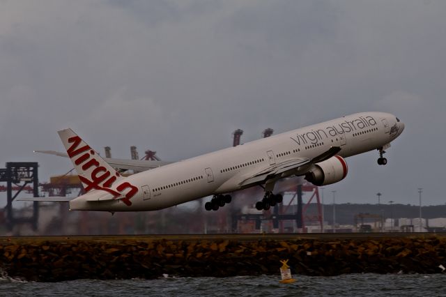 BOEING 777-300 (VH-VPF)