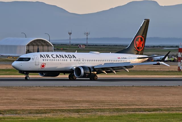 Boeing 737 MAX 8 (C-FSJH)
