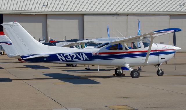 Cessna Skylane (N32VA) - NAS Oceana Airshow 2018