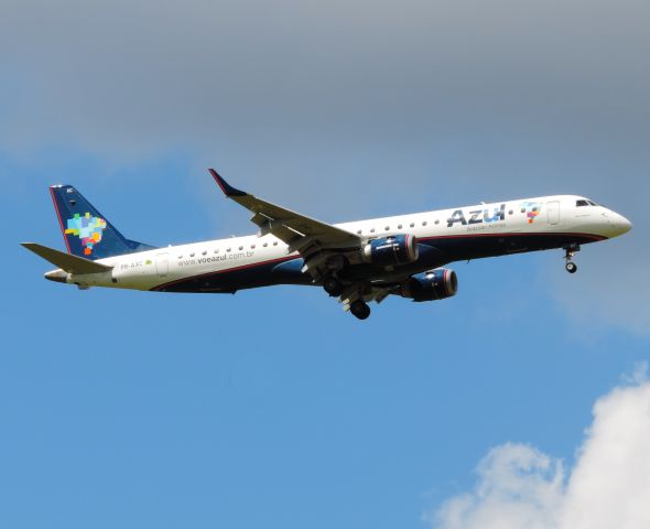 EMBRAER 195 (PR-AXC)