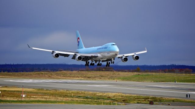 Boeing 747-400 (HL7462) - Shot from the West Access Road at the approach end of RWY 15; Ted Stevens Anchorage International Airport; Anchorage, Alaska, USA