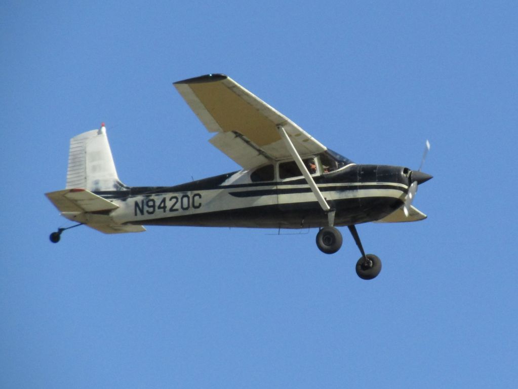 Cessna Skywagon 180 (N9420C) - Landing RWY 20R