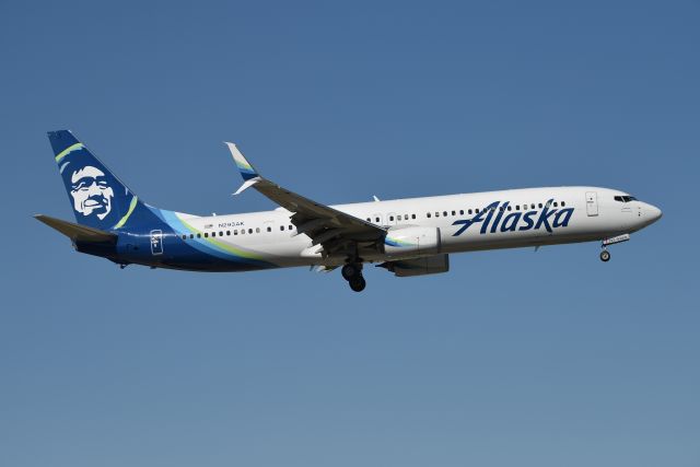 Boeing 737-900 (N293AK) - 10-08-20