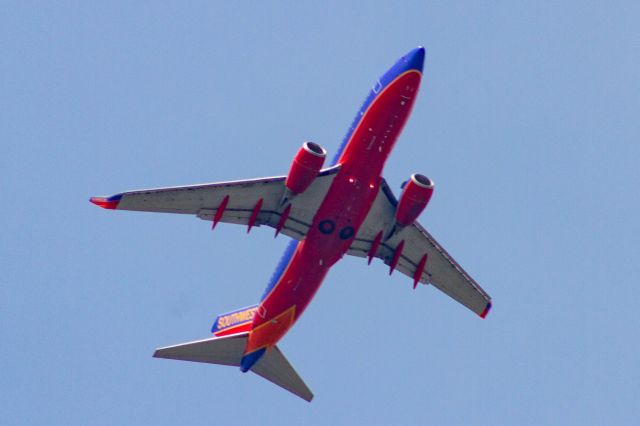 Boeing 737-700 —
