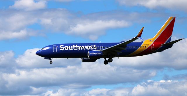 Boeing 737-800 (N8652B) - On final is this 2014 Southwest Airlines Boeing 737-8H4 in the Summer of 2020.