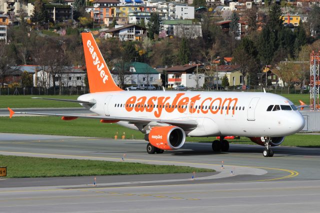 Airbus A320 (G-EZUP)