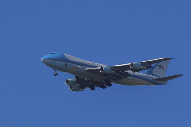 92-8000 — - I departed KSEA on a flight to KGEG, hours before Air Force One would arrive at Seattle. Disappointed to have missed it, I drove out of Spokane Airport and looked up just as the second VC-25, the President’s backup, flew over my car on approach to Fairchild. Couldn’t believe I caught it!