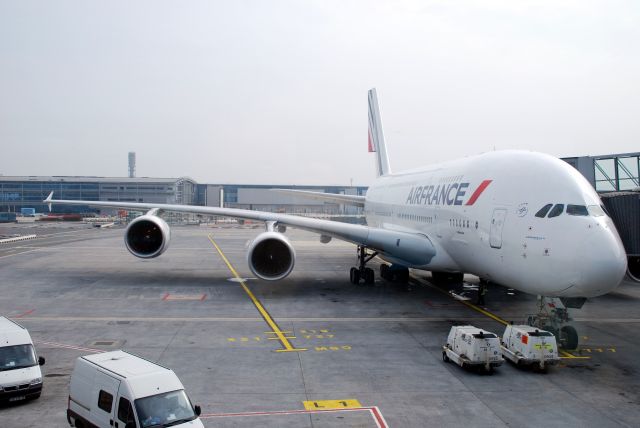 Airbus A380-800 —