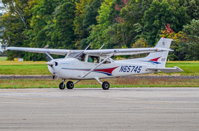 Cessna Skyhawk (N65745)