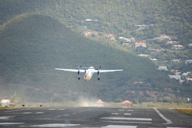 de Havilland Dash 8-300 (V2-LGA)