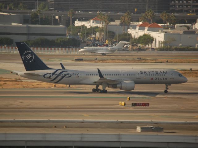 Boeing 757-200 (N705TW)