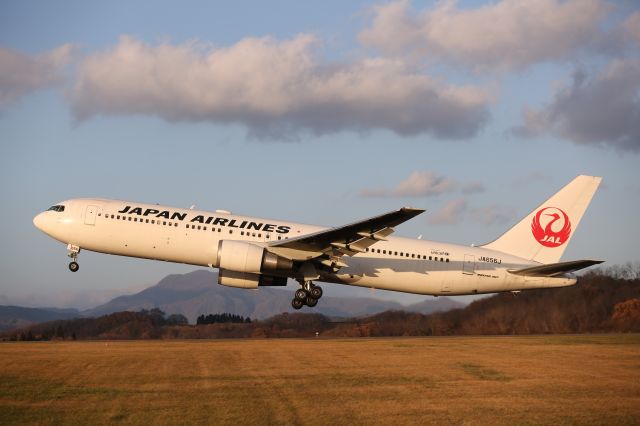 BOEING 767-300 (JA656J) - 20 November 2016:HKD-HND.