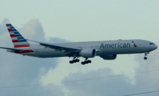 BOEING 777-300ER (N729AN)