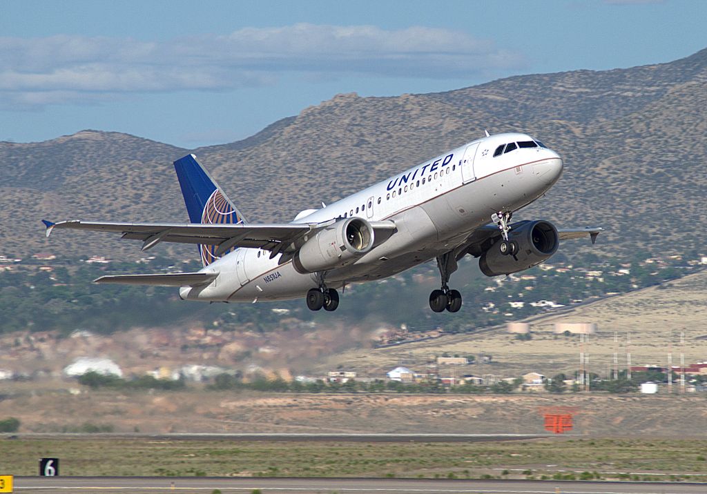 Airbus A319 (N851UA)