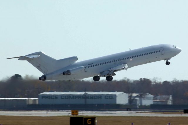 BOEING 727-200 (N104HR) - Charter For The Houston Rockets (12-18-2010)