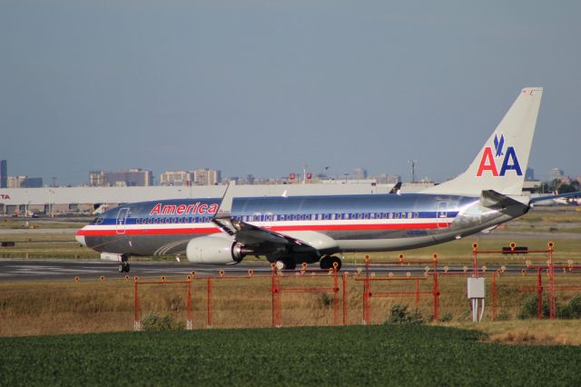 Boeing 737-800 (N890NN)