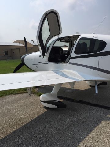 Cirrus SR-22 (N984KC)