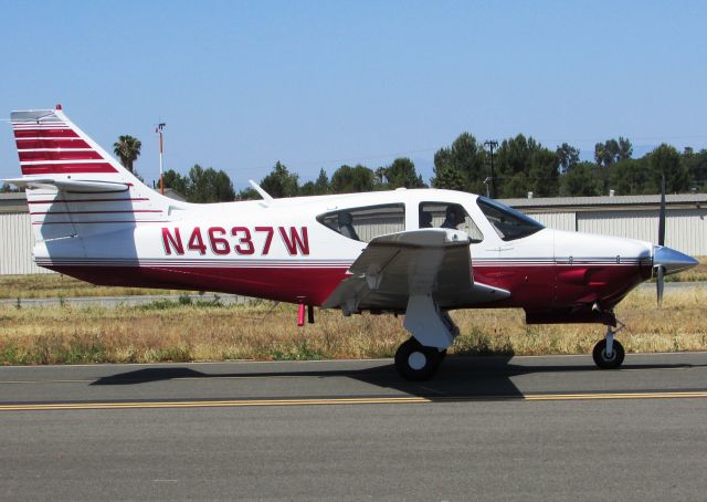 Rockwell Turbo Commander 690 (N4637W) - Taxiing to RWY 24