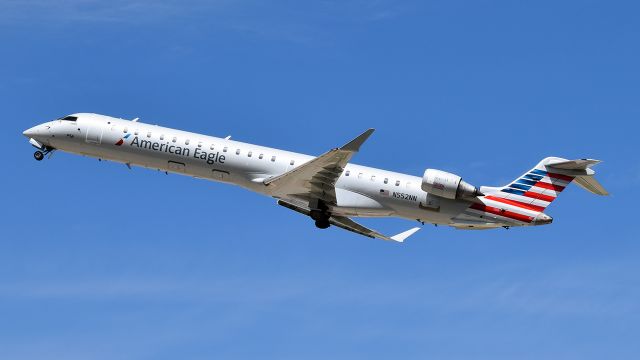 Canadair Regional Jet CRJ-900 (N552NN)