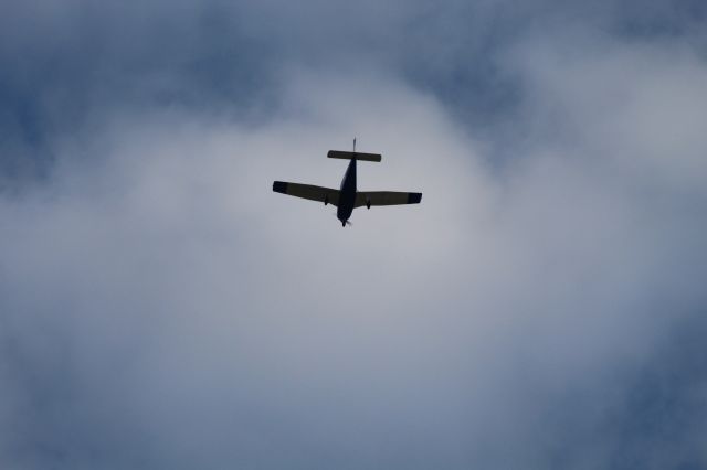 Piper Cherokee (N352VA) - N352VA doing a pass overhead around 1,500 feet.