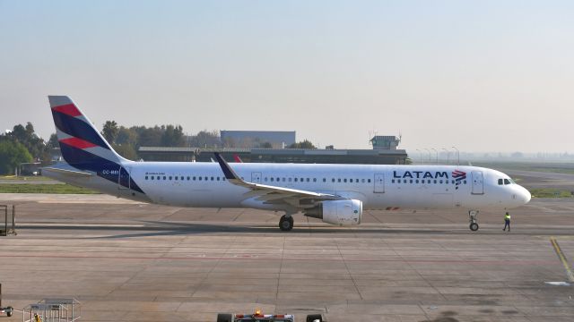 Airbus A321 (CC-BEI) - Latam Airbus A321-211(WL) CC-BEI in Santiago 
