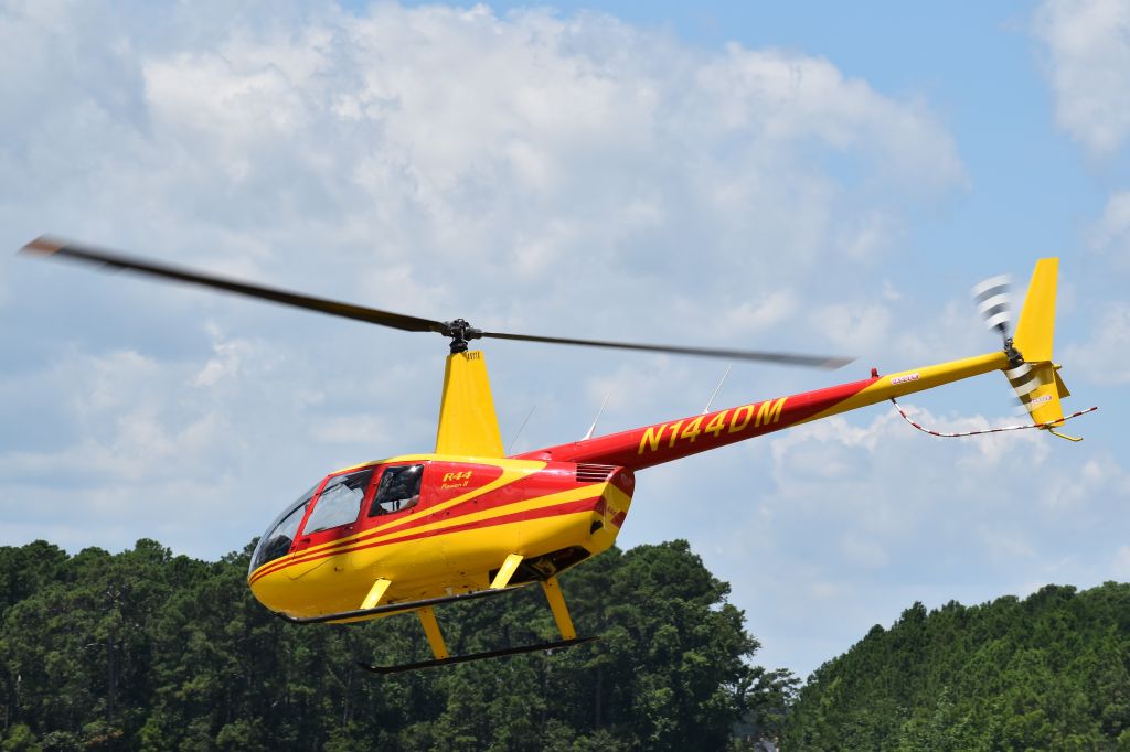 Robinson R-44 (N144DM)
