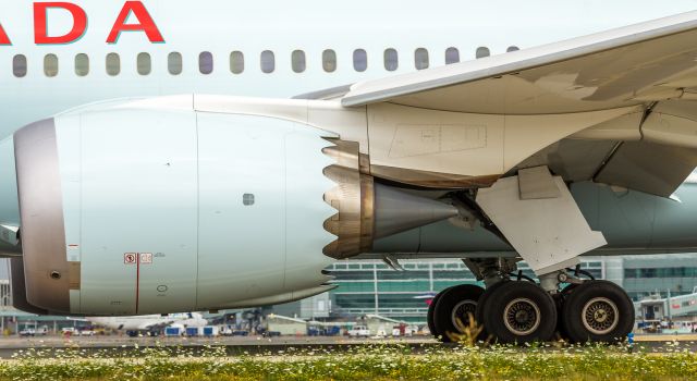 Boeing 787-8 (C-FNOH) - Close up of the port power plant and mains of this Air Canada 788