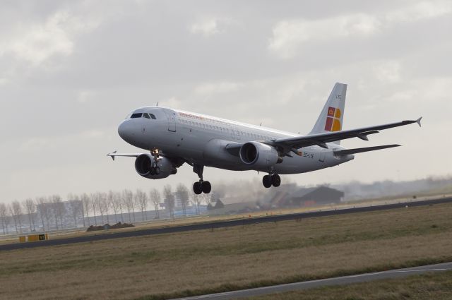 Airbus A320 (EC-LYE)