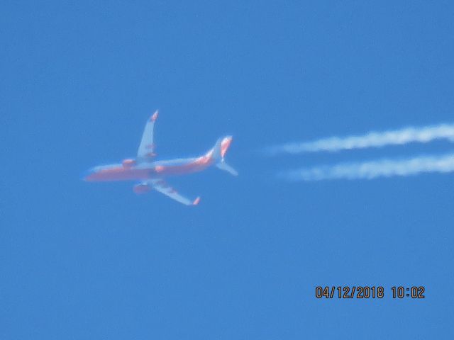 Boeing 737-800 (N8606C)