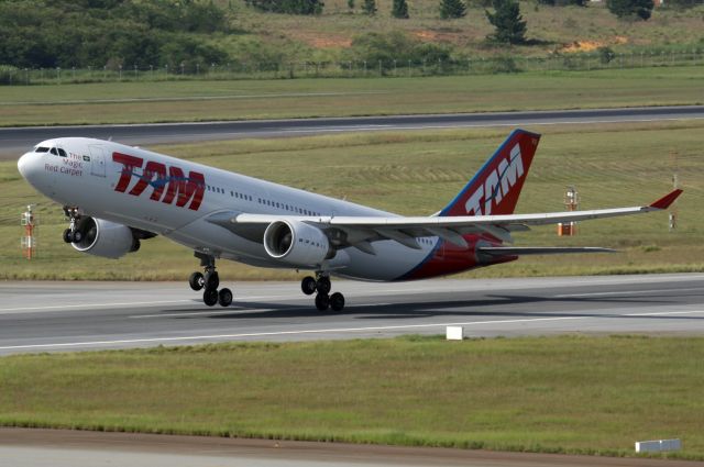 Airbus A330-200 (PT-MVQ)