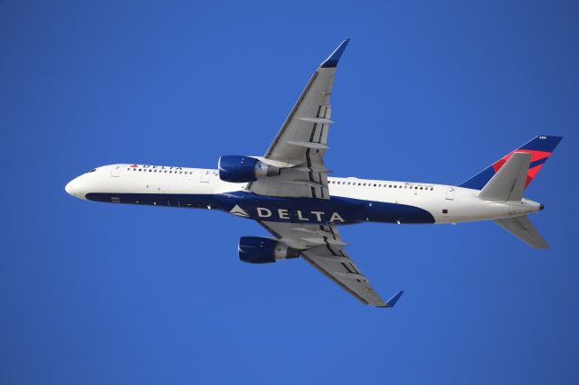 Boeing 757-200 (N6704Z)