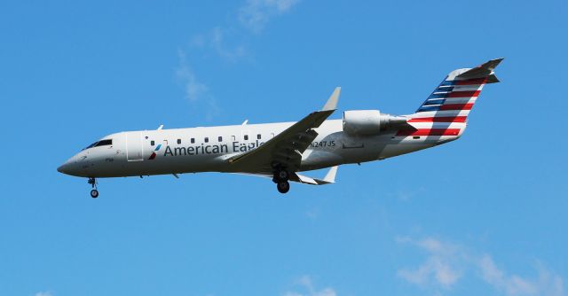 Canadair Regional Jet CRJ-200 (N247JS) - Blue Streak 5110 on short final for RW05 at Norfolk from CLT.