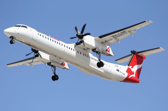 de Havilland Dash 8-400 (VH-LQB) - Approaching Townsville Airport.