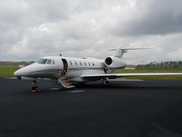 Cessna Citation X (N520CM) - CAREMARK PHARMACEUTICALS CITATION X OUTSIDE THEIR HANGER @ KBHM AIRPORT - JUL 2001