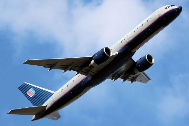 Boeing 757-200 (N569UA) - August 16, 2011