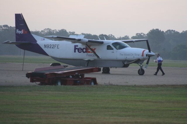 Cessna Caravan (N922FE) - C208 pilot with his morning cup of coffee about to depart from KMLU to KHSV.