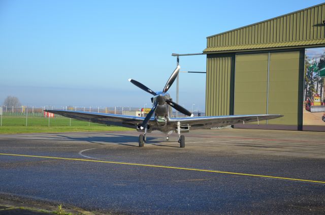 SUPERMARINE Spitfire (G-IRTY)