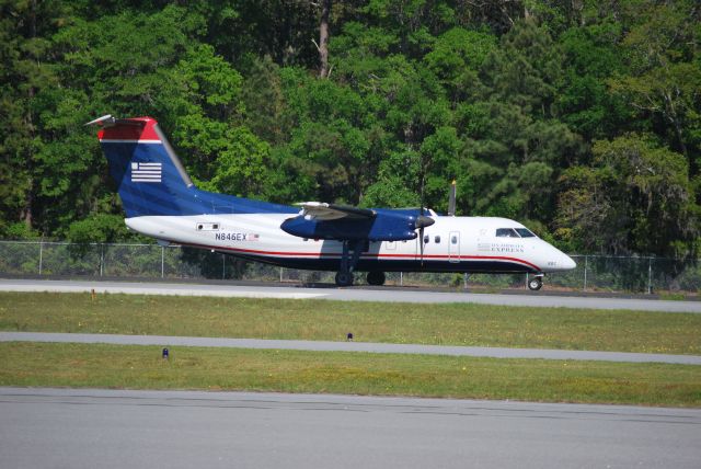 de Havilland Dash 8-100 (N846EX) - Taxiing in after arriving on runway 21 - 4/24/09