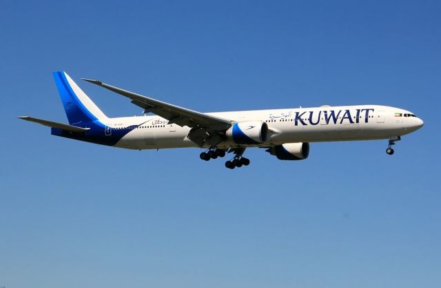 BOEING 777-300ER (9K-AOK)