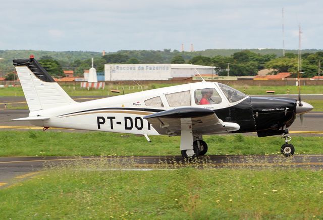 Piper Cherokee (PT-DOT)