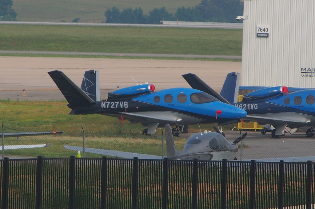 Cirrus Vision SF50 (N727VB)