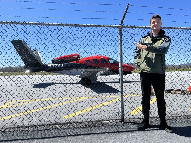 Cirrus Vision SF50 (N12VJ) - KAVL