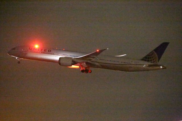 BOEING 787-10 Dreamliner —