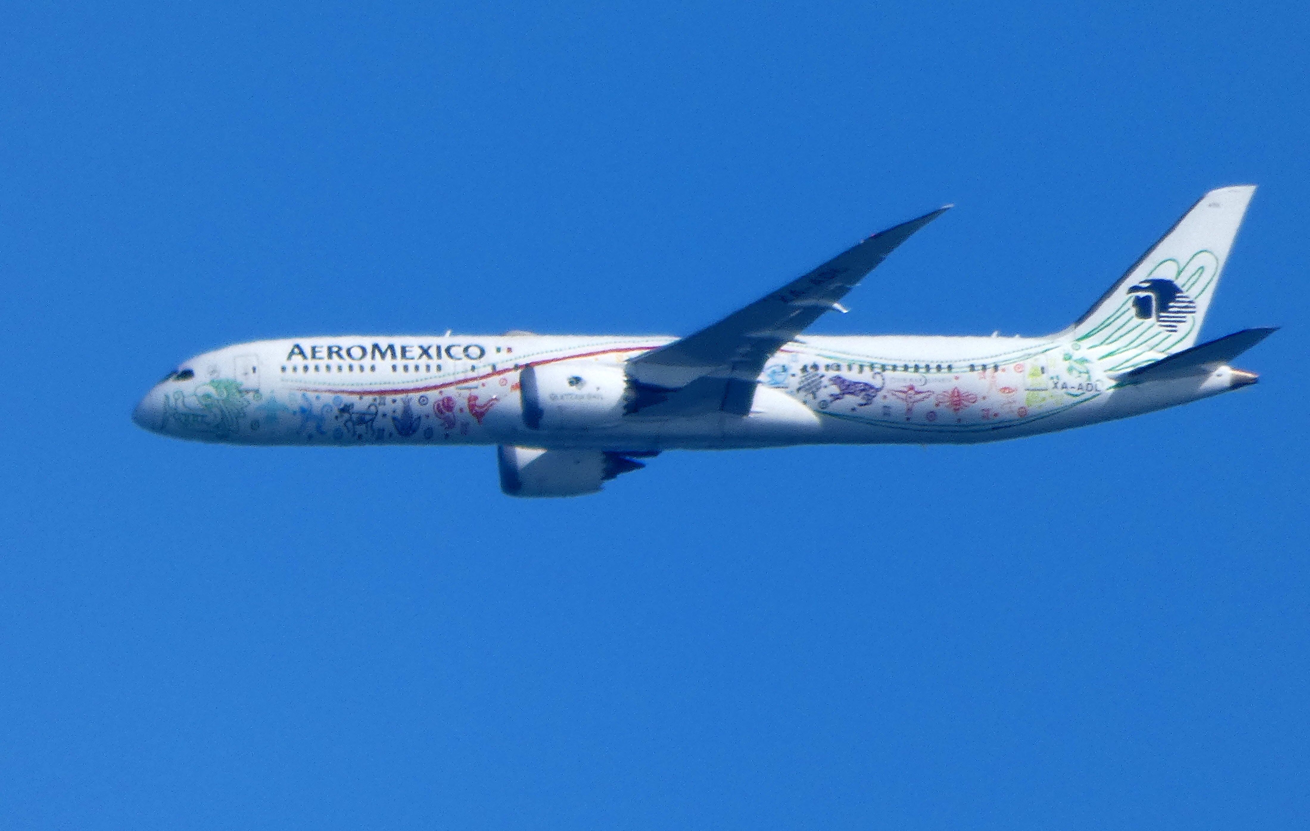 Boeing 787-9 Dreamliner (XA-ADL) - On approach is this AeroMexico "Quetzalcoat" livery Boeing 787-9 Dreamliner in the Autumn of 2018.