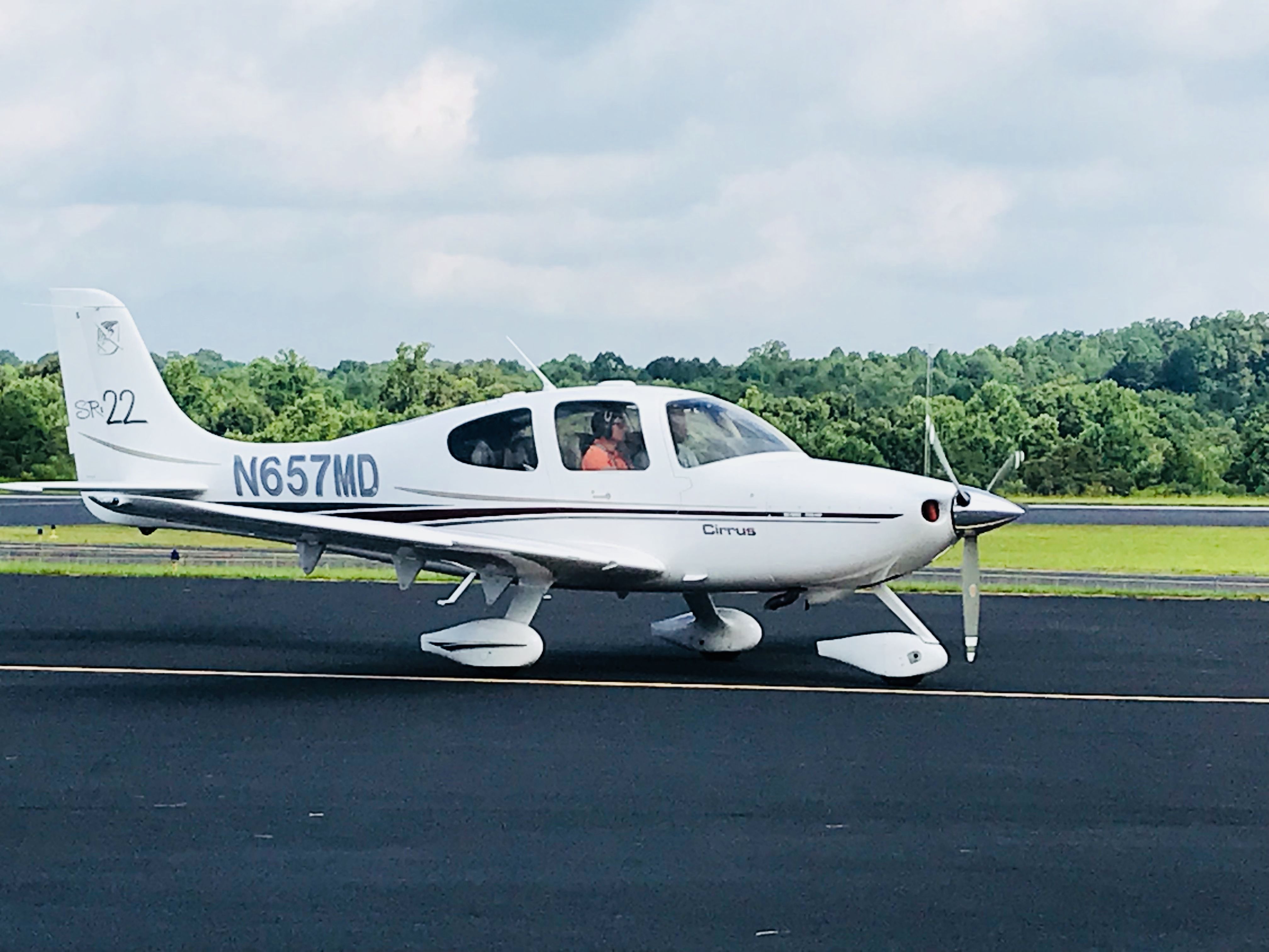 Cirrus SR-22 (N657MD)